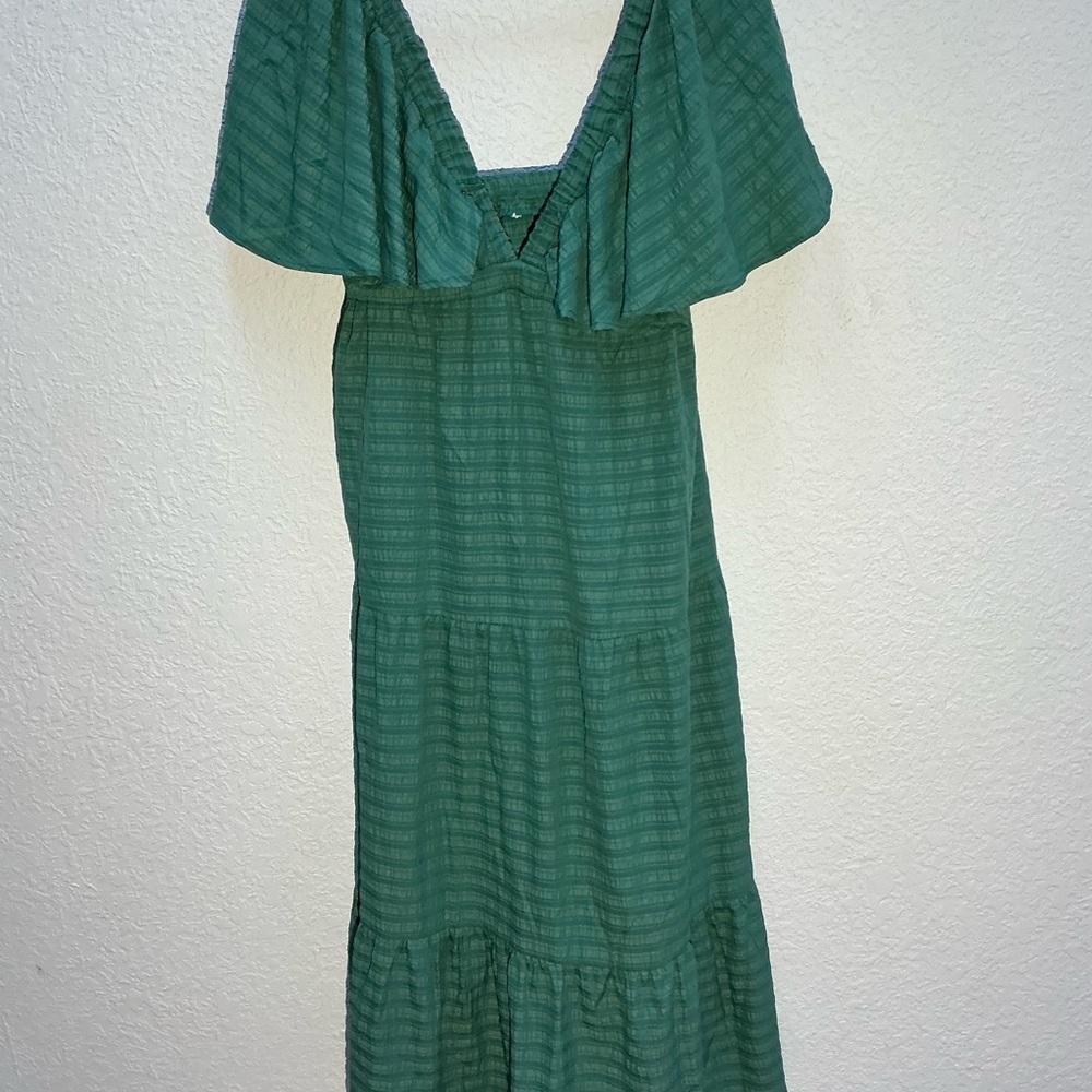 Green Ruffled Shoulder Midi Dress excellent condition Like New size L